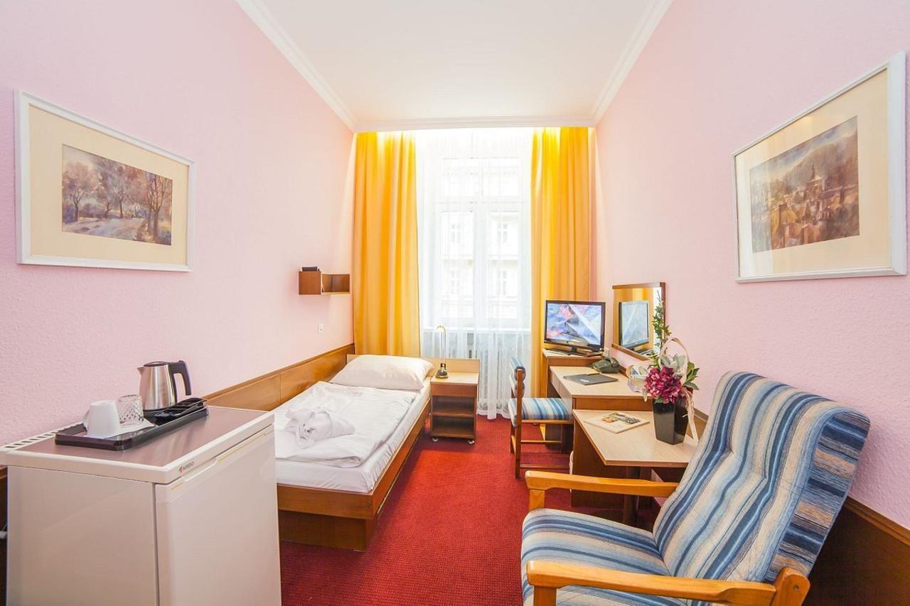 Krivan Hotel Карлови Вари Екстериор снимка