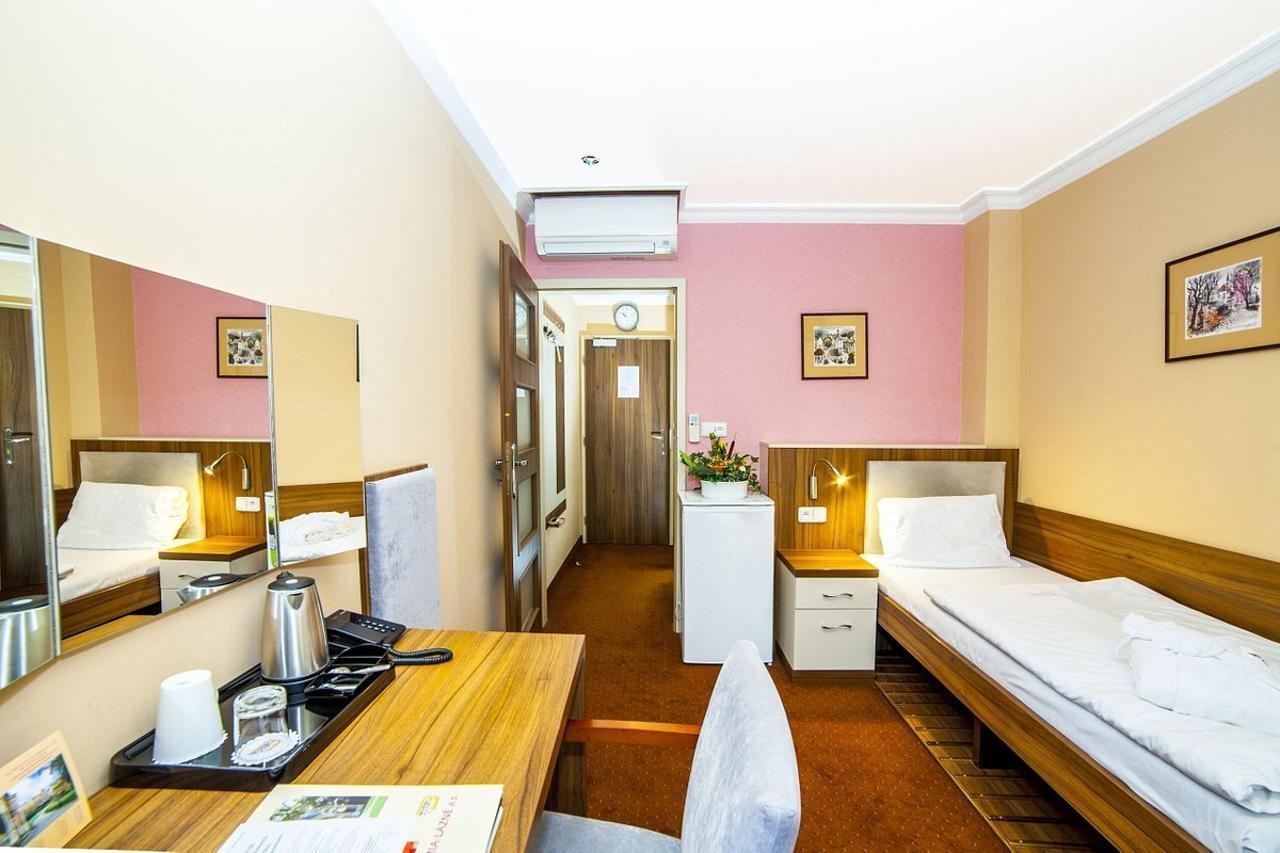 Krivan Hotel Карлови Вари Екстериор снимка