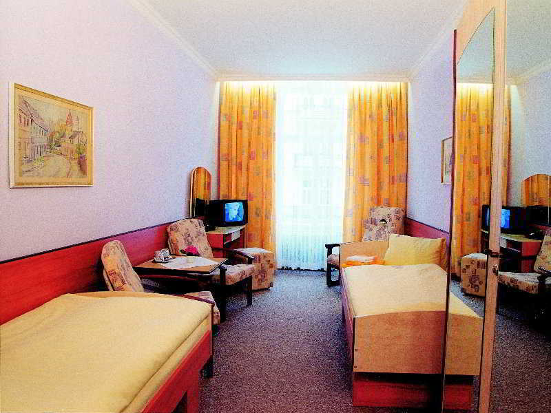 Krivan Hotel Карлови Вари Екстериор снимка