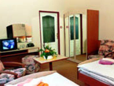 Krivan Hotel Карлови Вари Екстериор снимка